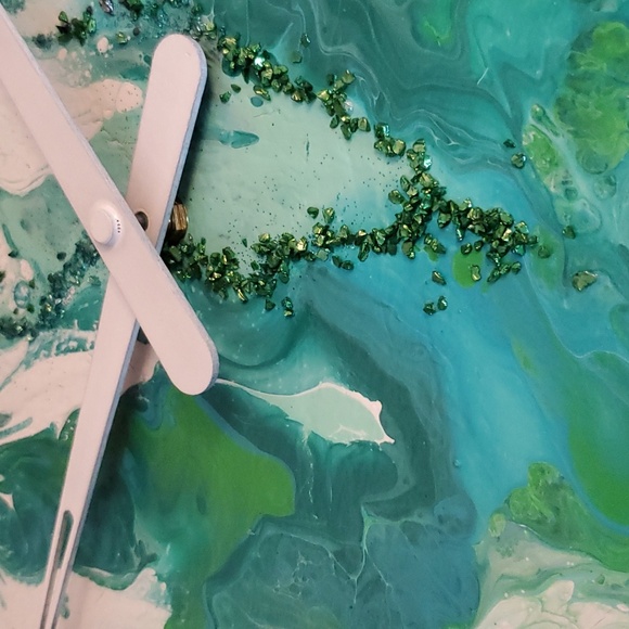 18" Circular Hand-Painted Wall Clock, Green tones, White, minimalis… - Picture 6 of 7